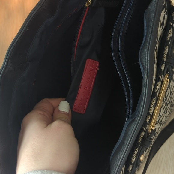 Tommy Hilfiger Black and Cream Tote with Geometric Pattern and Sturdy Ha… - Picture 7 of 9